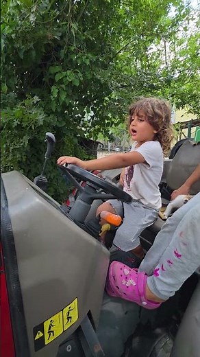 ايلين واخوتها يلعبون #automobile #اعتني #farming #المراه #jcb #اهميه #funny #الجيلي #farmlife #