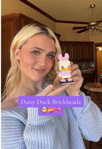 Daisy Duck from @LEGO is WAY too cute 🐥💝 I may have a brickheadz obsession atp💁🏼‍♀️ #lego #legotiktok #brickheadz #afol #disney