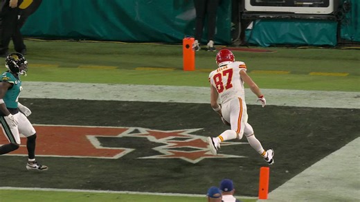 TOUCHDOWN: Patrick Mahomes' Pass to Travis Kelce Breaks Scoreless Tie on Monday Night Football