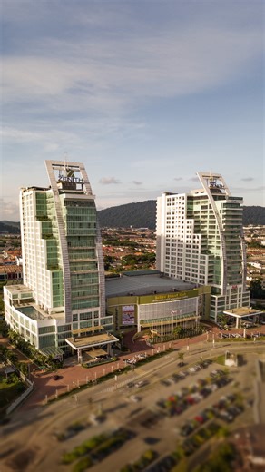 Inside Zenith Hotel Kuantan, each corner offers a gentle pause from the pace of the city. Soft rooms, skyline swims, open fitness spaces, and quiet lounges come together in a smooth, easy flow. A simple way to unwind and settle into the day. Discover more @zenithhotel_kuantan 📞 609 565 9595 📩 enquiries@thezenithhotel.com 🌐 https://thezenithhotel.com/malaysia/kuantan/ #ZenithHotelKuantan #InsideZenith #StayWithZenith #ZenithExperience #ZenithDining | Zenith Hotel Kuantan