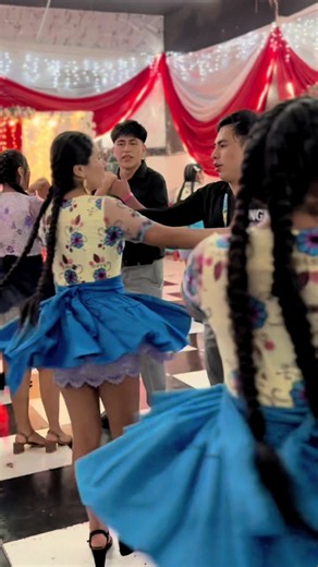 Tu y yo bailando huayño: ideas para bailar huayñitos