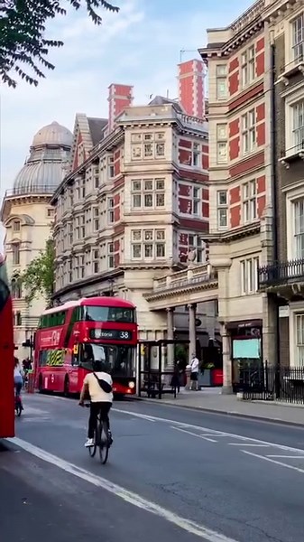 "Did the Cosmos Grand Tour of Britain & Ireland tour with in 2019 and loved it!" - Debbie, Australia Experience the best of England, Ireland, Scotland, and Wales on this in-depth exploration tour of the British Isles in 2024 and SAVE $150 per person with our Black Friday Sale: https://bit.ly/457xnWb Video by ourcrazylondon on Instagram | Cosmos
