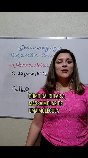 ⭐Aprenda como calcular a massa molar de molécula ⭐ Para calcular é preciso multiplicar a massa de cada um dos elementos da molécula pela suas respectivas quantidades. Como mostrado no video. Agora que você entendeu, me conta, qual é a massa molar do CH4? Que aprender química e física para passar no Enem, vestibulares ou na escola? Me envia uma mensagem que vou adorar te ajudar!! #mundoquifis #ceciliabrustolini #quimica #enem #vestibulares #vestibular #ensinomedio #massamolar #aprender