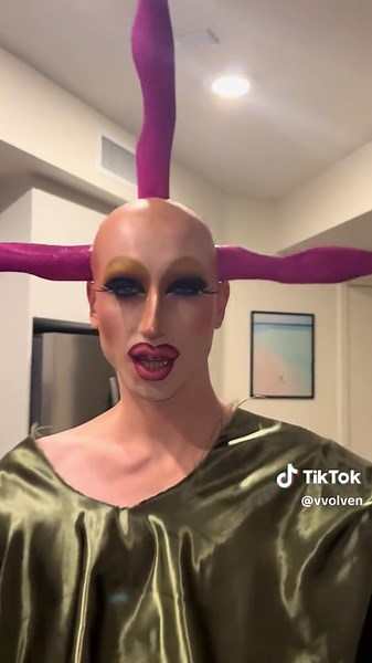 Are we twinning or what? @Cartoon Network #couragethecowardlydog #kingramses #halloween #drag #makeup