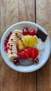 This Strawberry Yogurt Bowl Looks Too Good to Eat 🍓🥝🍌 #Shorts