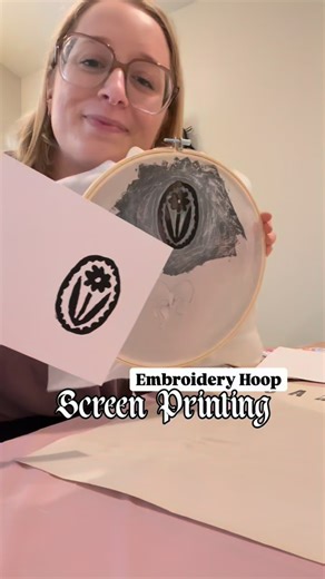 (Directions below) ⬇️SAVE this if you’ve been wanting to try screen printing at home 🎨✨ or send it to your crafty bestie because this embroidery hoop hack is SO good. I used a large embroidery hoop mesh to DIY my own screen and made a whole stack of heart and floral note cards — and now I’m officially obsessed. It was a little messy and definitely took a couple tries to get the pressure right, but once I got the hang of it?? Game changer. SUPPLIES: • Large embroidery hoop • Mesh fabric (sheer c