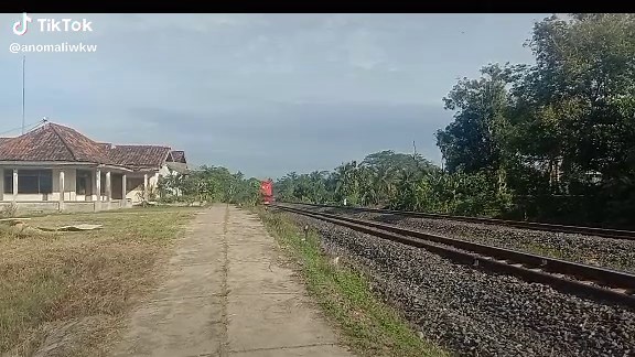 Kobong pelit@zeqi.jpg @Railfans_sumatera and jawa @RAILFANS DIVRE 4 TNK @88r