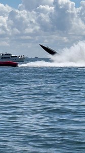Speedboat flips during race 😳 #offshoreracing #boats #speedboat #hauloverboats | Florida Ski Riders