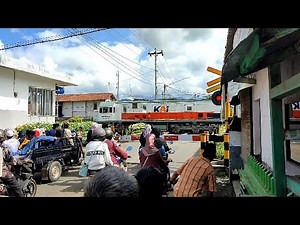 PALANG PINTU KERETA API‼️ PERLINTASAN KERETA API 512 TAMBAK SAAT SIANG DAN MALAM❗