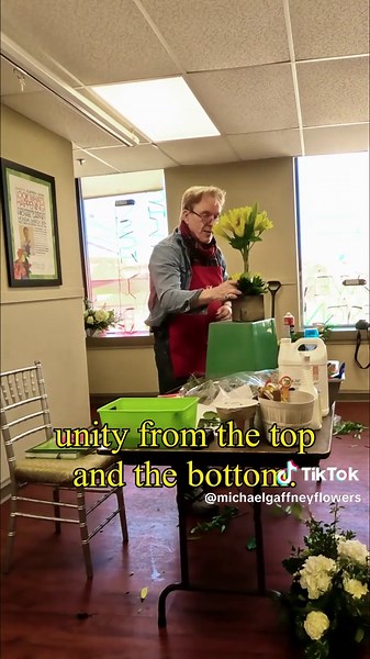 Simple Topiary Tutorial: Easy Flower Arrangement Class