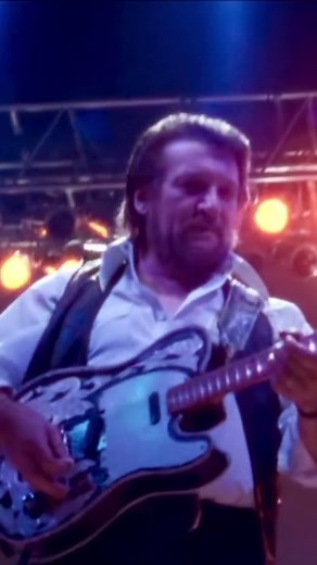 Countrysingers on Instagram: "Waylon Jennings ~ Are You Sure Hank Done It This Way . . . . The Highwaymen: Live At Nassau Coliseum (1990)"