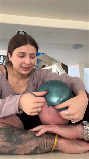 Nathan Kessel on Instagram: "Waxing the head @imthe_annag"