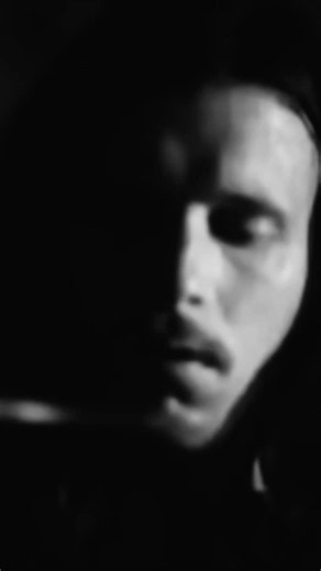Caleb Followill acapella em Sex on Fire #lyricvideo #acapella