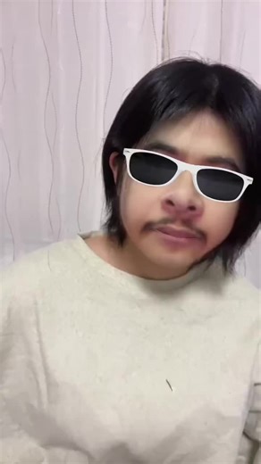 howing... #アルレッキーノコスプレ#cosplay #召使コスプレ #genshincosplay #原神コスプレ パジャマボロボロすぎておもろい