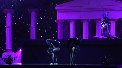 Medusa_ Duo contortion act