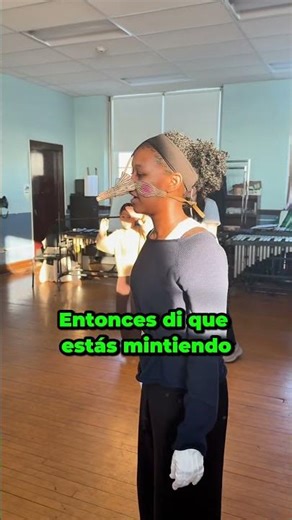 Llevar una máscara de Pinocho mientras se miente sale mal #challenge #theatre #mask