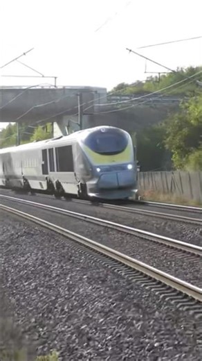 Eurostar Class 373 speeds past Charing with a service to Brussels Midi. #class373 #highspeedtrain