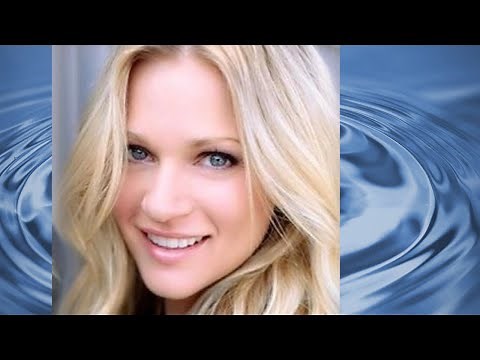 13 Sexy Photos of A. J. Cook