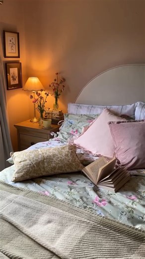 Welcome the new season with a fresh floral update like @ourlittlebrickcottage Switch out your bedding for light, airy prints that bring the beauty of summer indoors. Which bedset is your favourite? Now available on lauraashley.com | Laura Ashley