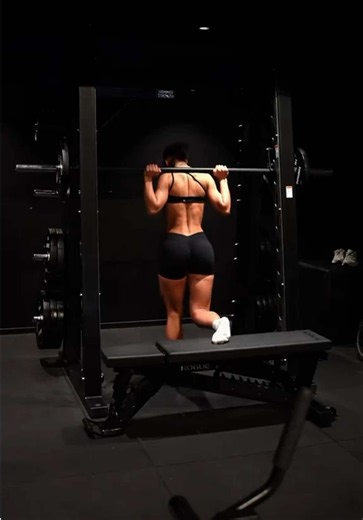 Bulgarian split squat — Poppy's glute-focused technique