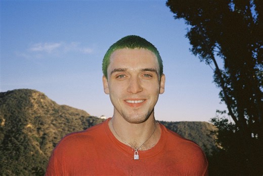 Lauv returns with new single "26"