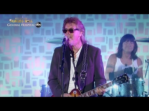 General Hospital Clip: Player Performs "Baby Come Back"