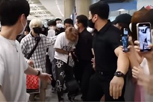 韓国アイドル、ファンにもみくちゃにされて腕を負傷する「問題シーン」