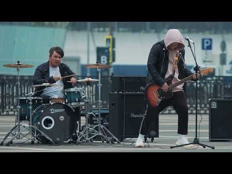 Guys playing music - Visual scene