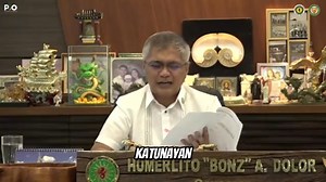 SP VS. EHEKUTIBO: 'LARGE-SCALE DREDGING,' IPINILIT SA GITNA NG BUDGET PARA SA KABATAAN; GOV. DOLOR, NAG-WALKOUT KASAMA ANG DEPARTMENT HEADS CALAPAN CITY, Oriental Mindoro — Nag-walkout si Governor Humerlito "Bonz" Dolor kasama ang ilang Department Heads mula sa sesyon ng Sangguniang Panlalawigan (SP) matapos umanong ipilit na talakayin ang isyu ng Large-Scale Dredging habang ang agenda ay ang mga programa para sa scholarship at employment ng mga kabataan. Nagpahayag ng pagkadismaya si Gov. Dolor