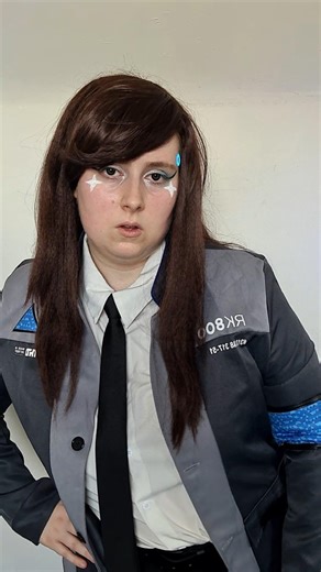 Two birds on a wire 🐦 Connor - Detroit Become Human Cosplay ⭕