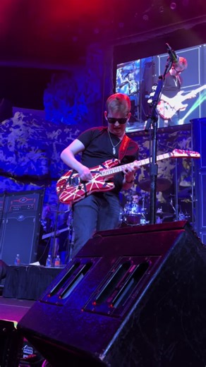 Fastest guitat picking in the world?? #mohegansun #fyp #guitar #tylermorris #vanhalen #eddievanhalen #guitarsolo