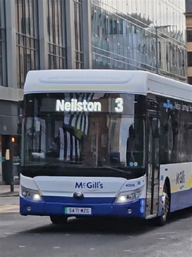 Here we have J 5050 *SA7IMZG* passing Waterloo Street, going onto the motorway on diversion due to the Union Street fire, on the 3 to Neilston. With @Findlay🏴󠁧󠁢󠁳󠁣󠁴󠁿 #Yutong #Brilliant #mcgills #fire #Neilston