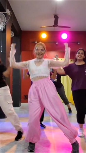 Run down the city Monica - Bollywood zumba dance workout #zumba #dancefitness