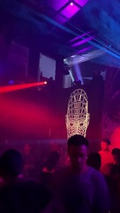 Experience the transformative power of the IVL Photon expertly employed by Wilson Torres. Its ability to create immersive lighting experiences with minimal logistics makes it the ultimate lighting solution for efficient and visually stunning event setups. 4 IVL Photon at a Launching Party of the Medellin Club. LD: Wilson Torres 📦📸: @controlluminico | Minuit Une