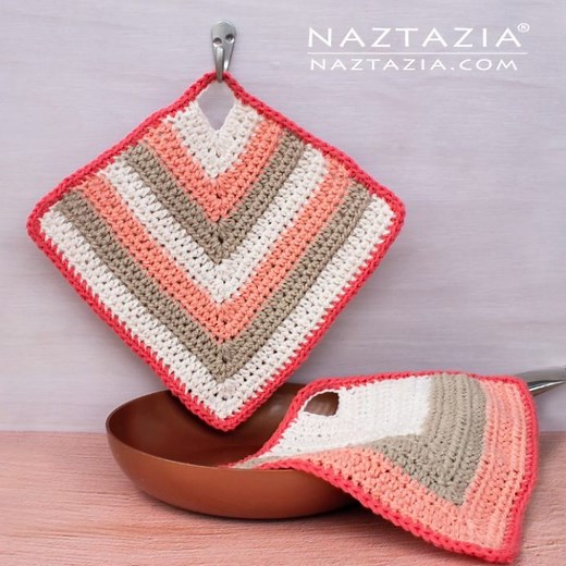 Naztazia on Instagram‎: "How to make a mitered square cloth for the kitchen and bath! 🙂🧶 . . . #crochet #naztazia #yarnstagram #crocheting #crochetlove #crocheted #crocheting #crochetlover #instacrochet #crochetersofinstagram #crochetaddict #stitchersofinstagram #yarnlove #tejido #ganchillo #orgu #knittersofinstagram #yarn #croche #uncinetto #haken #virkat #Вязание #вязаниекрючком #örgü #كروشيه"‎