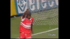 I goal di Phil Masinga con la maglia del Bari. Rip campione! | ORGOGLIOBARESE.IT