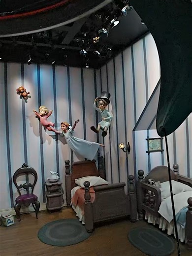 Peter Pan's Flight at Disneyland 2026 02 14 https://youtu.be/MXiDq-Pgo0s My Gear: Sony A7S III: https://amzn.to/3QxkFtN TTArtisan 7.5mm F2.0: https://amz Special Thanks to my Patreons #peterpan #disneyland #darkride #pov #lowlight #themepark #amusementparkcouples