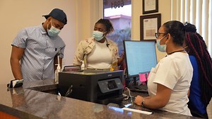 Maya deranje kou Atys Panch nan al benyen nan pisin, Maya mennen l nan St Lucie wellness & Rehab nan terapi, le yo mande Panch sal genyen tande sal di.... St Lucie Wellness phone: 772-777-4869, 305-867-0117 Fax: 407-606-8890 | Guy Wewe