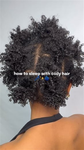 india anderson on Instagram: "i’ve been banding my hair with hair ties for the past month and it’s been my favorite way to sleep with my natural hair without squishing it flat when sleeping 🤣 a part of the reason why it can feel like “too much work” when wearing my fro is that i have to restyle it in the morning if it messed up during the night. with this method i’ve been able to stretch my hair overnight and wear a wash n go that gets better throughout the week 😍 do you use this banding metho