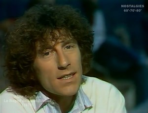 26K views · 1.3K reactions | 70's... "Tu la voyais pas comme ça ta vie, pas d'attaché-case quand t'étais p'tit, ton corps enfermé, costume crétin... T'imaginais pas. J'sais bien. Moi aussi, j'en ai rêvé des rêves, tant pis. Tu la voyais grande et c'est une toute petite vie..." #AlainSouchon | Nostalgies 60'-70'-80' | Facebook