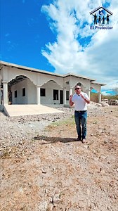🏡✨ Grupo El Protector Nos sentimos muy felices de ser parte de la alegría de esta familia. Este 2026 iniciamos con la entrega de la primera casa, marcando nuevos sueños hechos realidad. 💛 Seguimos construyendo hogares, confianza y futuro. Contactanos: 🌐 www.grupoelprotector.com | Grupo El Protector