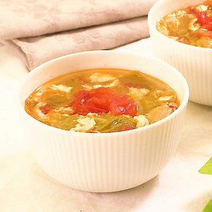 ほのかな酸味が◎！ レタスと卵のトマトスープのレシピ動画・作り方 | デリッシュキッチン