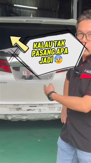 Kenapa kena pasang rear collision bar ni? 🤔 Imagine Alphard ni kalau takpasang apa jadi❗️ Kalau takde rear collision bar, bila kena langgar dari belakang, impak terus kena kat body dan chasis kereta boleh rosak teruk dan kos repair pun tinggi! 😩 Tapi kalau ada bar, impak dapat diserap & dikurangkan, jadi lebih selamat untuk kereta dan penumpang. Barulah rasa tenang bila drive! 🚗💥 #ultraracing #safetybar #Alphard #RearCollisionBar #SafetyFirst #KeretaSelamat #LindungChasis #DriveDenganYakin |