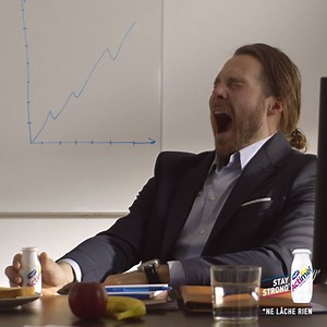 Quand ton corps est au travail mais que ton esprit est resté au lit #StayStrong #NeLâcheRien | Actimel