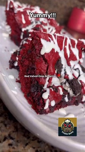 Red Velvet Oreo Brownies – A Must-Try Dessert! Recipe by @chrisylalaa If you’re looking for something rich, chocolatey, and totally indulgent, these Red Velvet Oreo Brownies are IT! 😍 With the perfect balance of fudgy, creamy, and crunchy goodness, this is the ultimate sweet treat you didn’t know you needed!📌 SAVE this now & add it to your must-bake list!Be sure to follow @foodiebawse for daily mouthwatering recipes & the best Atlanta restaurant finds!Would you pair these with milk or ice crea