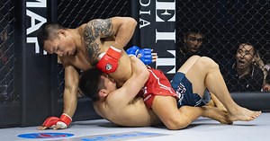 Khoảnh khắc Trần Quang Lộc hạ knock-out Lý Tiểu Long sau cú đấm liên hoàn