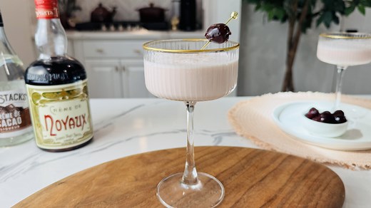 Classic Pink Squirrel Cocktail Recipe - Chowhound