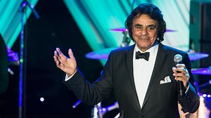 East Texas native, legendary crooner Johnny Mathis announces retirement from live shows