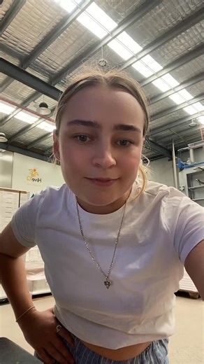 Sophia Croker on Instagram: "If anyone asks I use HiveIQ 🤌🏼 . . Beekeeping | Rural Living | Primary Producer | Young Farmer | Life on the Road | Producing Honey | Beeswax | Outdoor Living | Women in Agriculture | . . #pov #womeninag #dadsanddaughters #euntrepreneur #farmgirl"