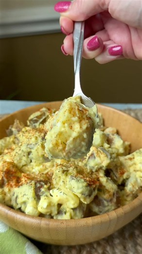 Classic Potato Salad RECIPE on dinnerin321 dot com #potatosalad #july4th #summervibes☀️ #potato #sidedish